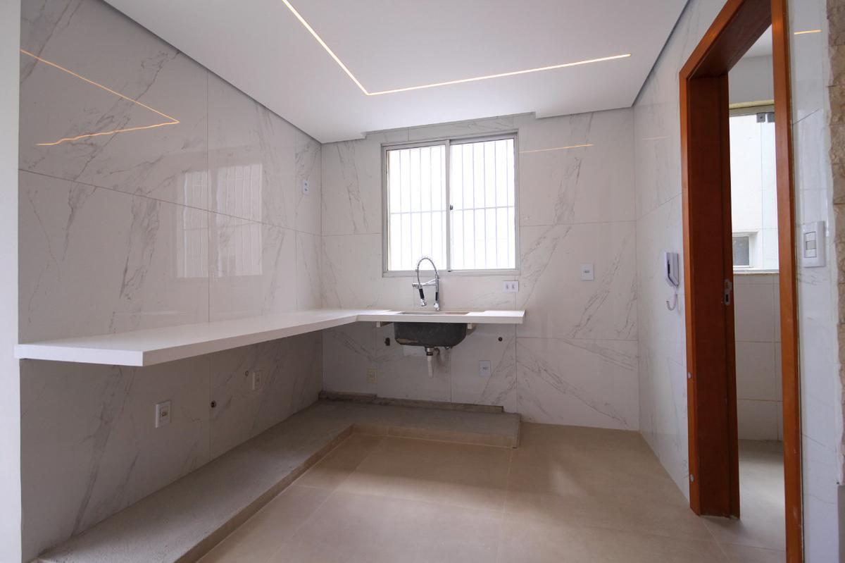 Apartamento, Sagrada Família, 3 Quartos, 2 Vagas, 1 Suíte