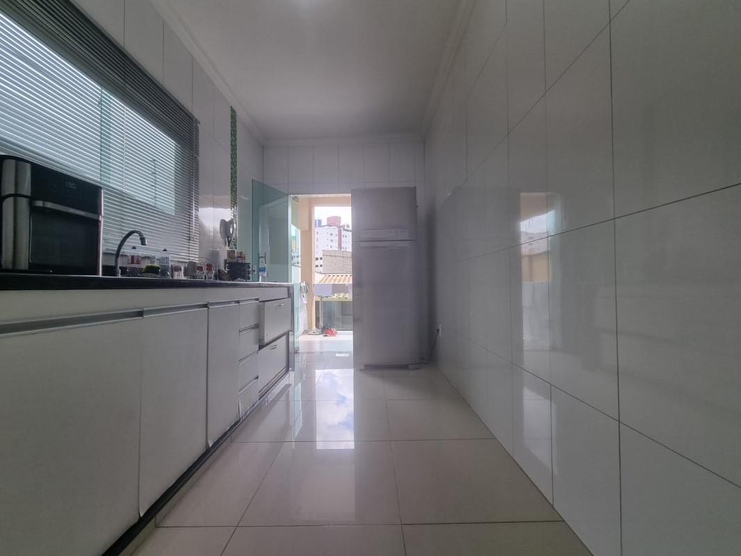 Casa, Europa, 3 Quartos, 2 Vagas, 1 Suíte