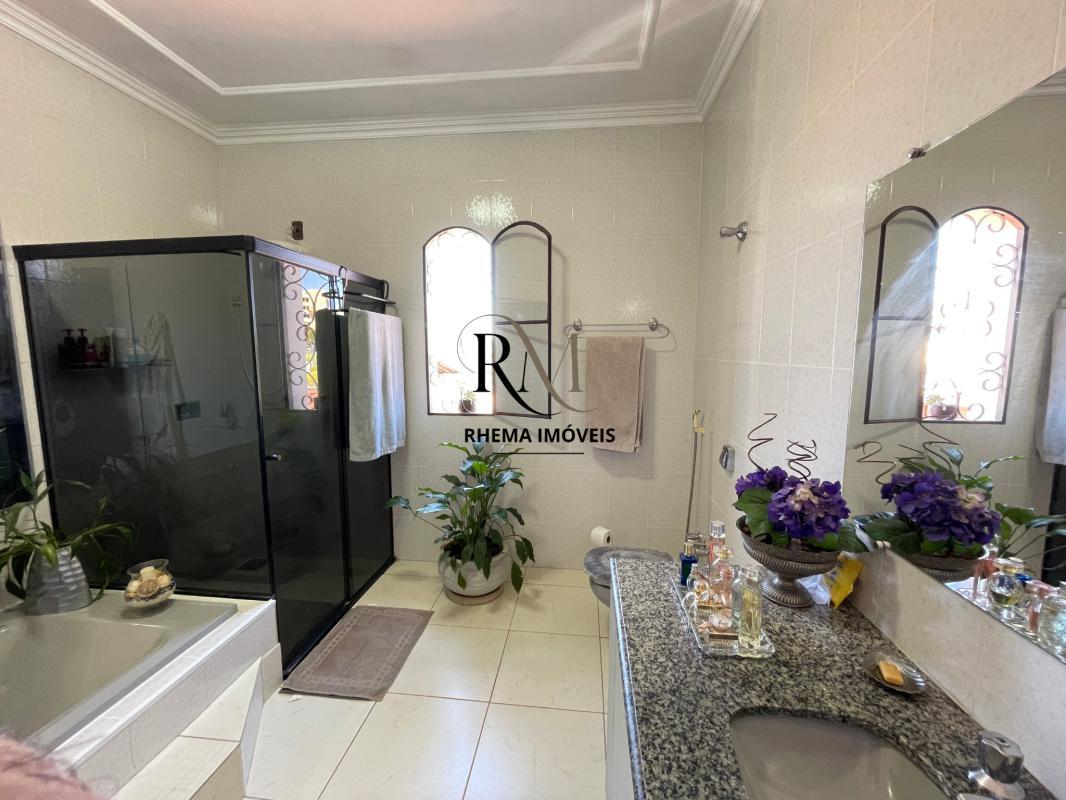 Casa, Planalto, 5 Quartos, 4 Vagas, 2 Suítes