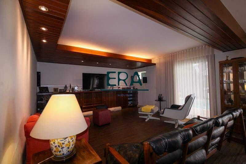 Casa, Serra, 4 Quartos, 5 Vagas, 1 Suíte