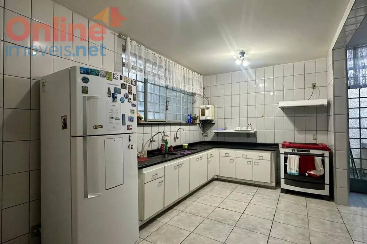 Casa, Serra, 4 Quartos, 0 Vaga, 1 Suíte