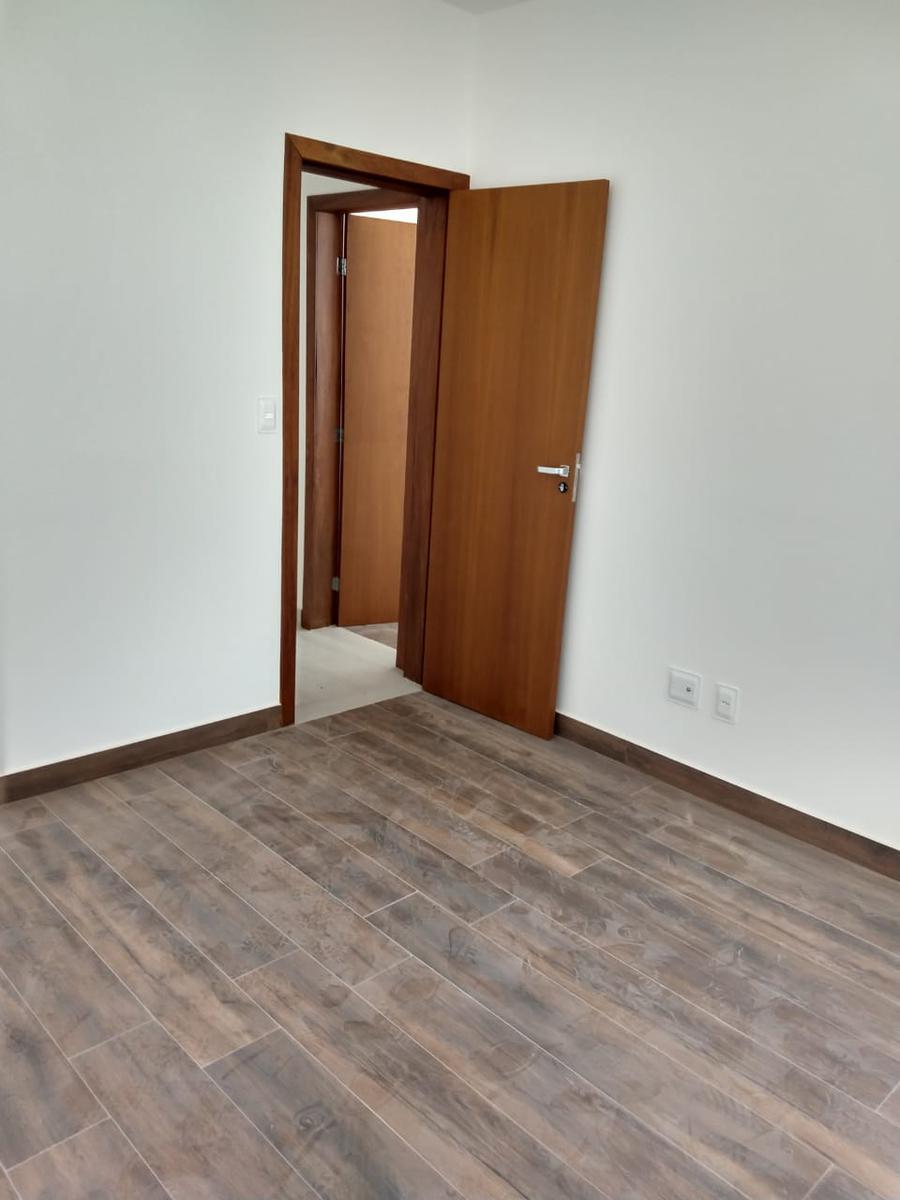Casa, Centro, 3 Quartos, 2 Vagas, 1 Suíte
