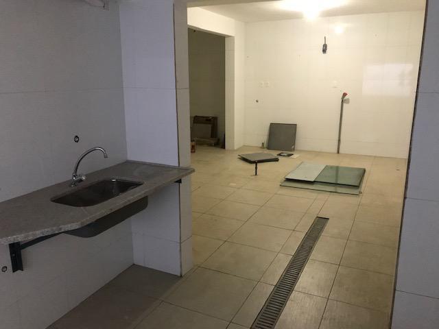 Casa Comercial, Funcionários, 0 Quarto, 0 Vaga