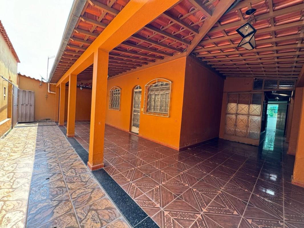 Casa, Petrópolis (barreiro), 4 Quartos, 3 Vagas, 2 Suítes