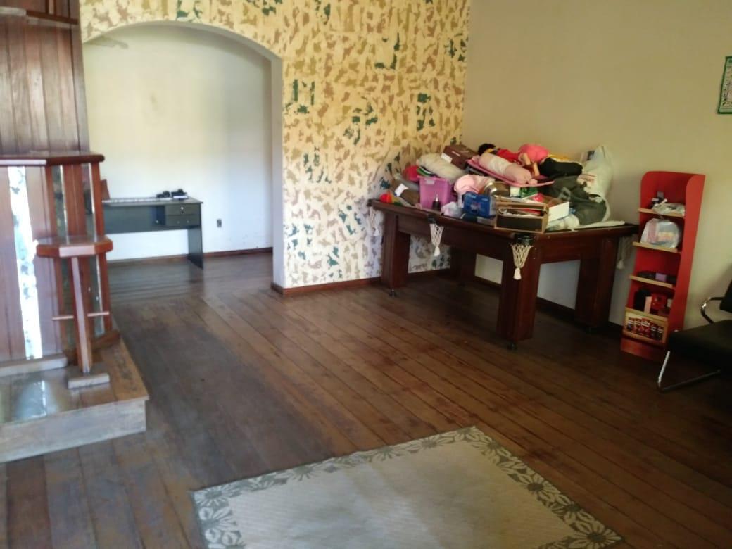 Casa Comercial, Letícia, 4 Quartos, 10 Vagas, 2 Suítes