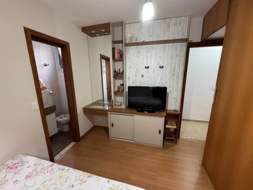 Apartamento, Sagrada Família, 2 Quartos, 1 Vaga, 1 Suíte