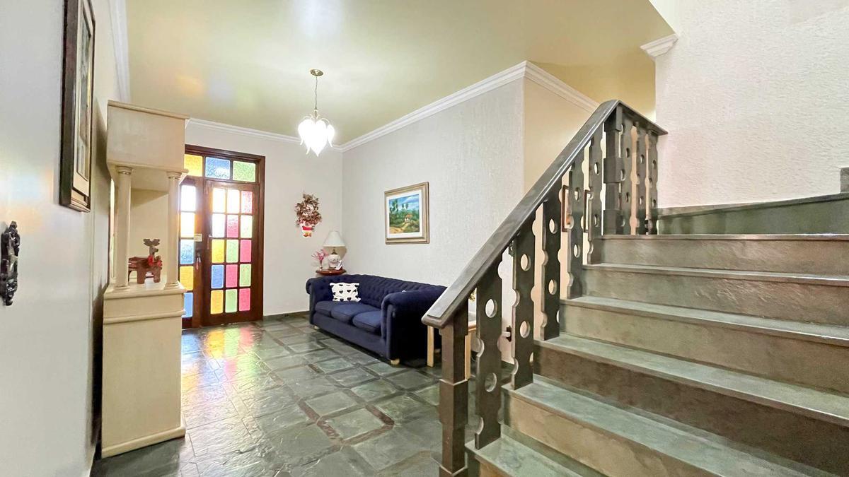 Casa, Luxemburgo, 5 Quartos, 4 Vagas, 2 Suítes