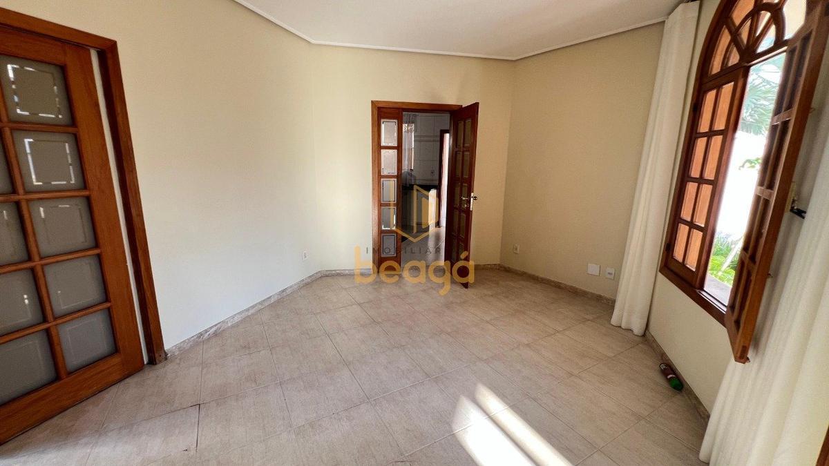 Casa, Castelo, 4 Quartos, 6 Vagas, 1 Suíte