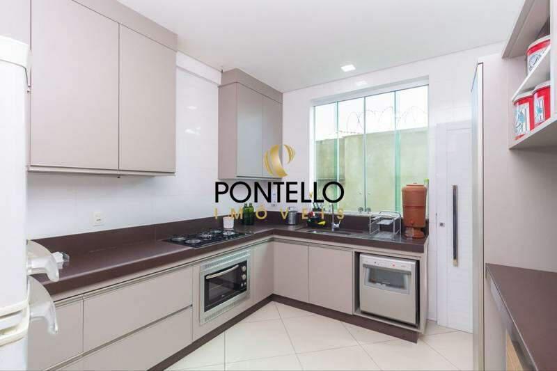 Casa, Estoril, 4 Quartos, 3 Vagas, 4 Suítes