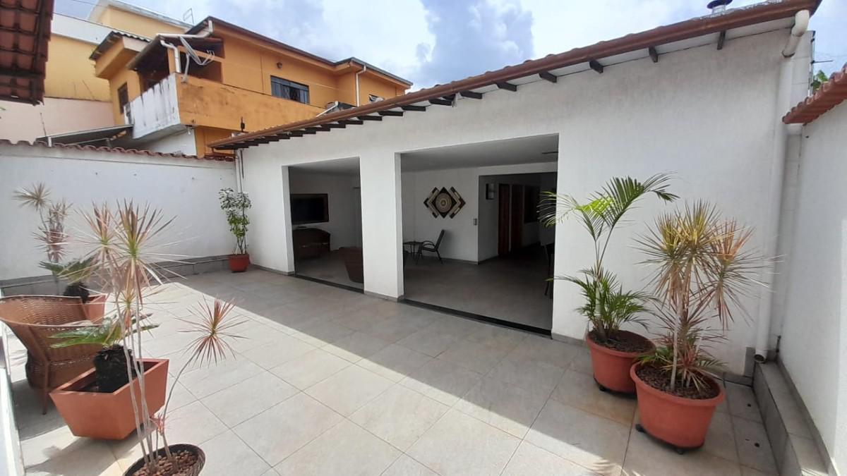 Casa, João Pinheiro, 4 Quartos, 2 Vagas, 3 Suítes