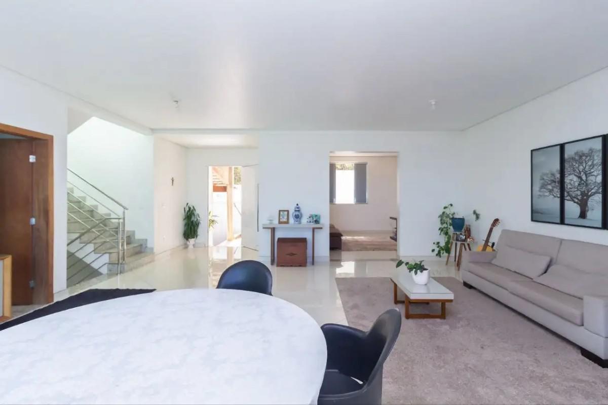 Casa, Estoril, 4 Quartos, 3 Vagas, 4 Suítes