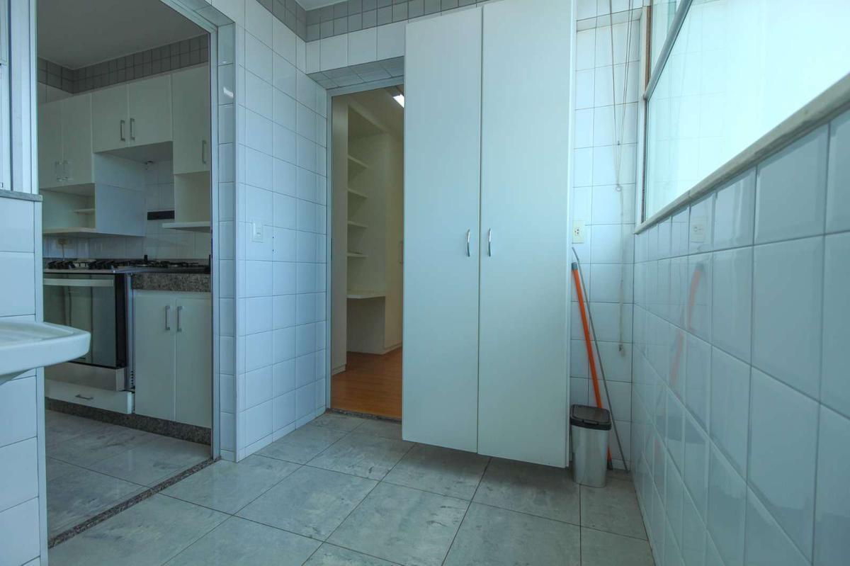 Cobertura, Funcionários, 4 Quartos, 3 Vagas, 1 Suíte