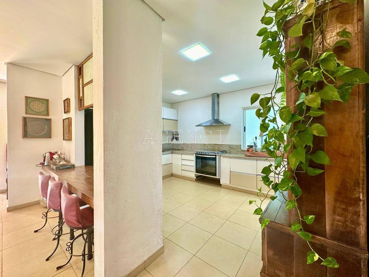 Casa, Jardim Canadá, 5 Quartos, 0 Vaga, 1 Suíte