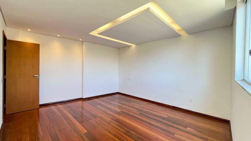 Casa, Estoril, 3 Quartos, 6 Vagas, 1 Suíte