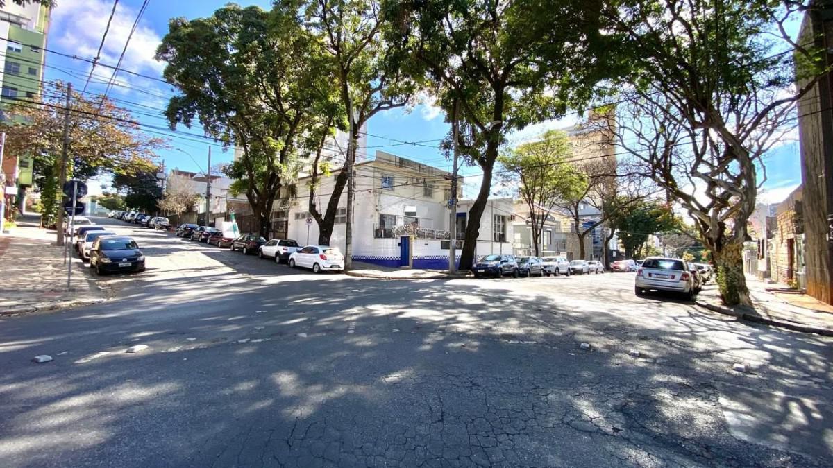 Casa Comercial, Floresta, 11 Quartos, 0 Vaga, 1 Suíte
