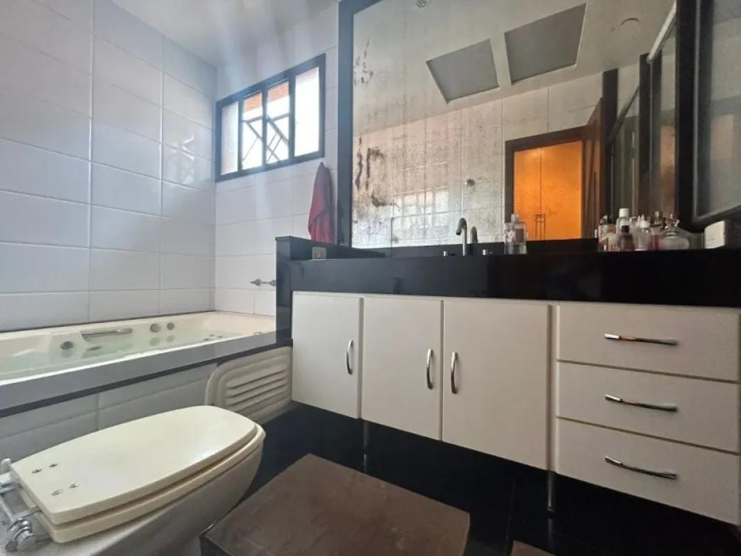 Casa, Centro, 4 Quartos, 5 Vagas, 1 Suíte