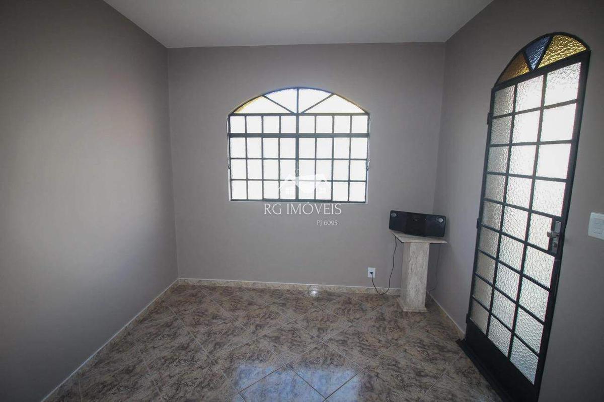 Casa, Milionários, 2 Quartos, 1 Vaga, 1 Suíte