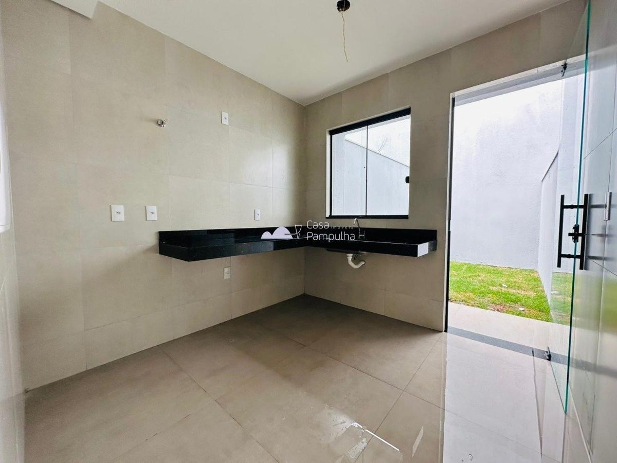 Casa, Santa Mônica, 2 Quartos, 0 Vaga, 2 Suítes