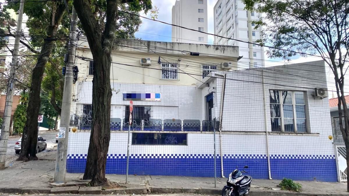 Casa Comercial, Floresta, 11 Quartos, 0 Vaga, 1 Suíte