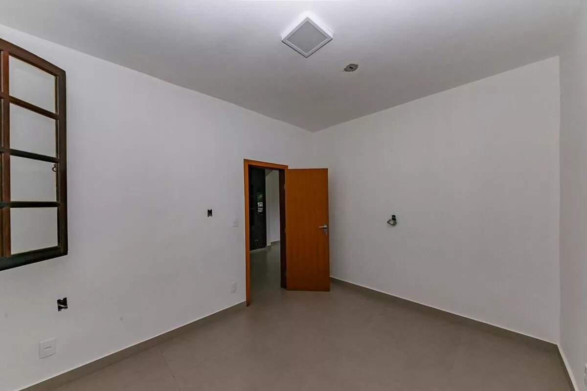 Casa, Palmeiras, 4 Quartos, 8 Vagas, 1 Suíte