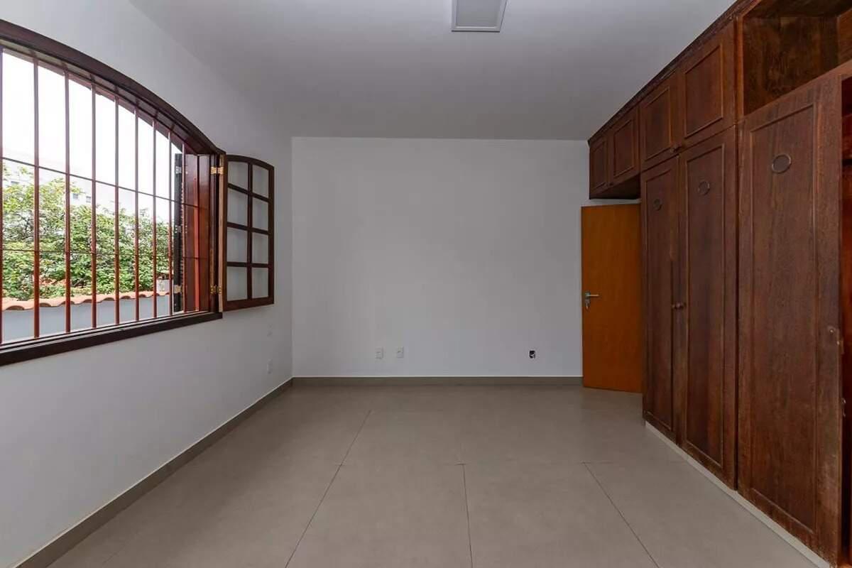 Casa, Palmeiras, 4 Quartos, 8 Vagas, 1 Suíte