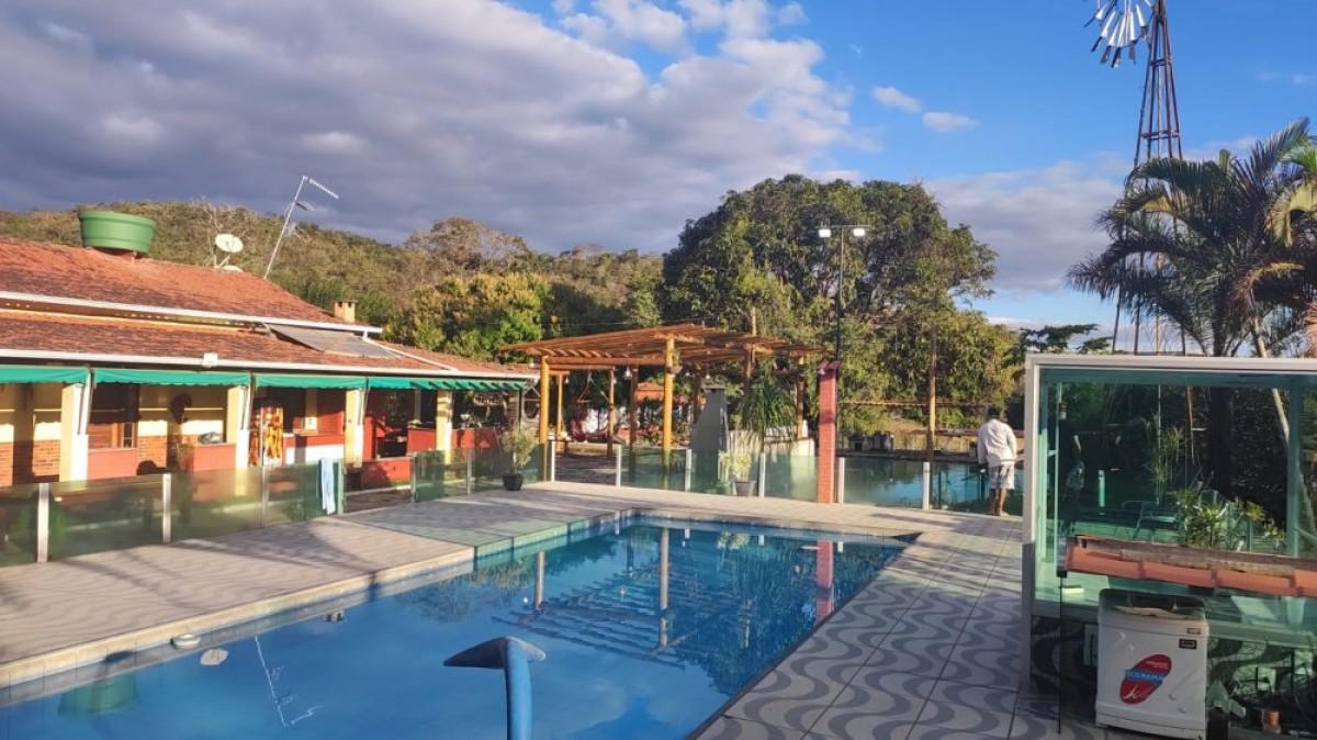 Fazenda, Novo Centro, 5 Quartos, 12 Vagas, 1 Suíte