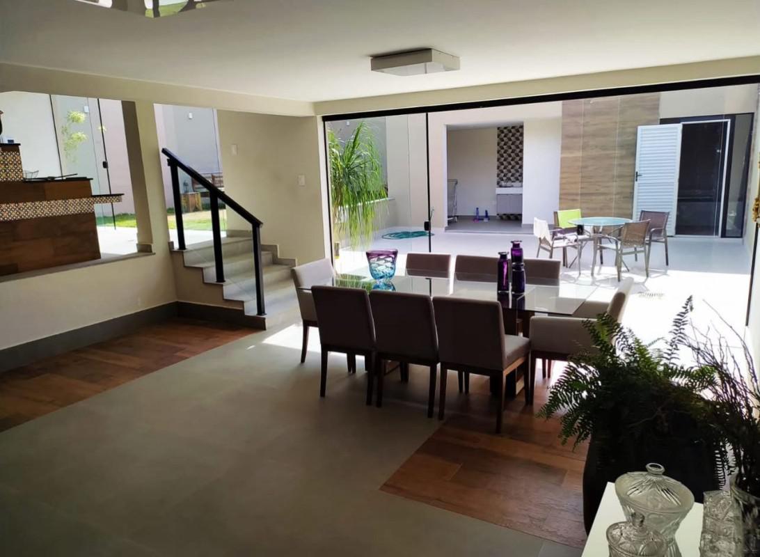 Casa, Centro, 4 Quartos, 2 Vagas, 4 Suítes