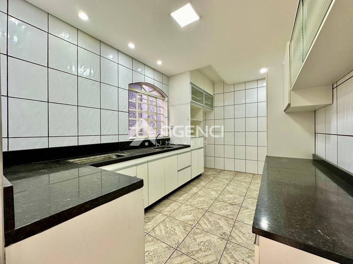 Casa, Parque Xangri-lá, 4 Quartos, 0 Vaga, 1 Suíte