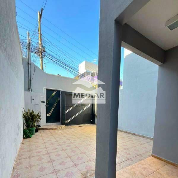 Casa Comercial, Dona Clara, 3 Quartos, 2 Vagas, 1 Suíte