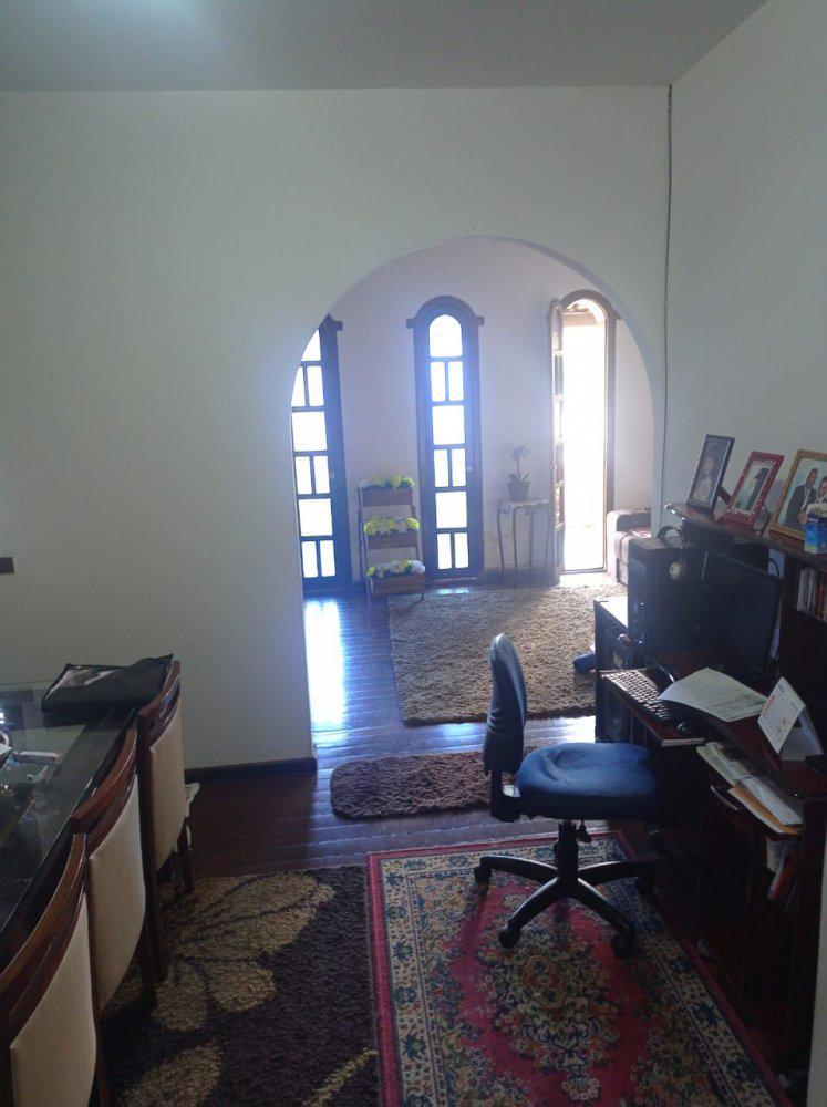 Casa, Centro, 3 Quartos, 0 Vaga, 1 Suíte