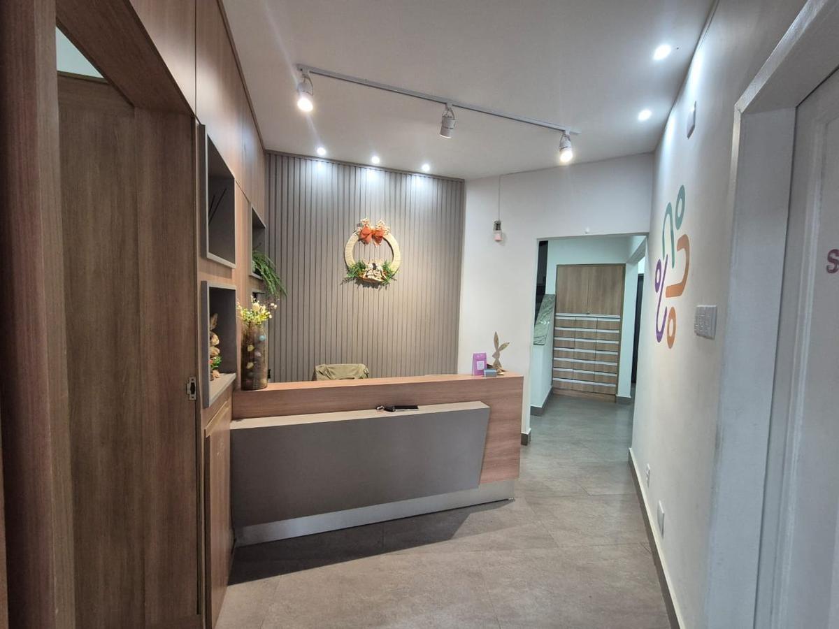 Casa, Funcionários, 5 Quartos, 2 Vagas, 1 Suíte