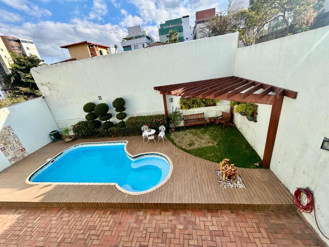 Casa, Castelo, 4 Quartos, 3 Vagas, 1 Suíte