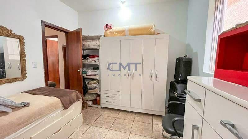 Casa, Buritis, 5 Quartos, 0 Vaga, 1 Suíte