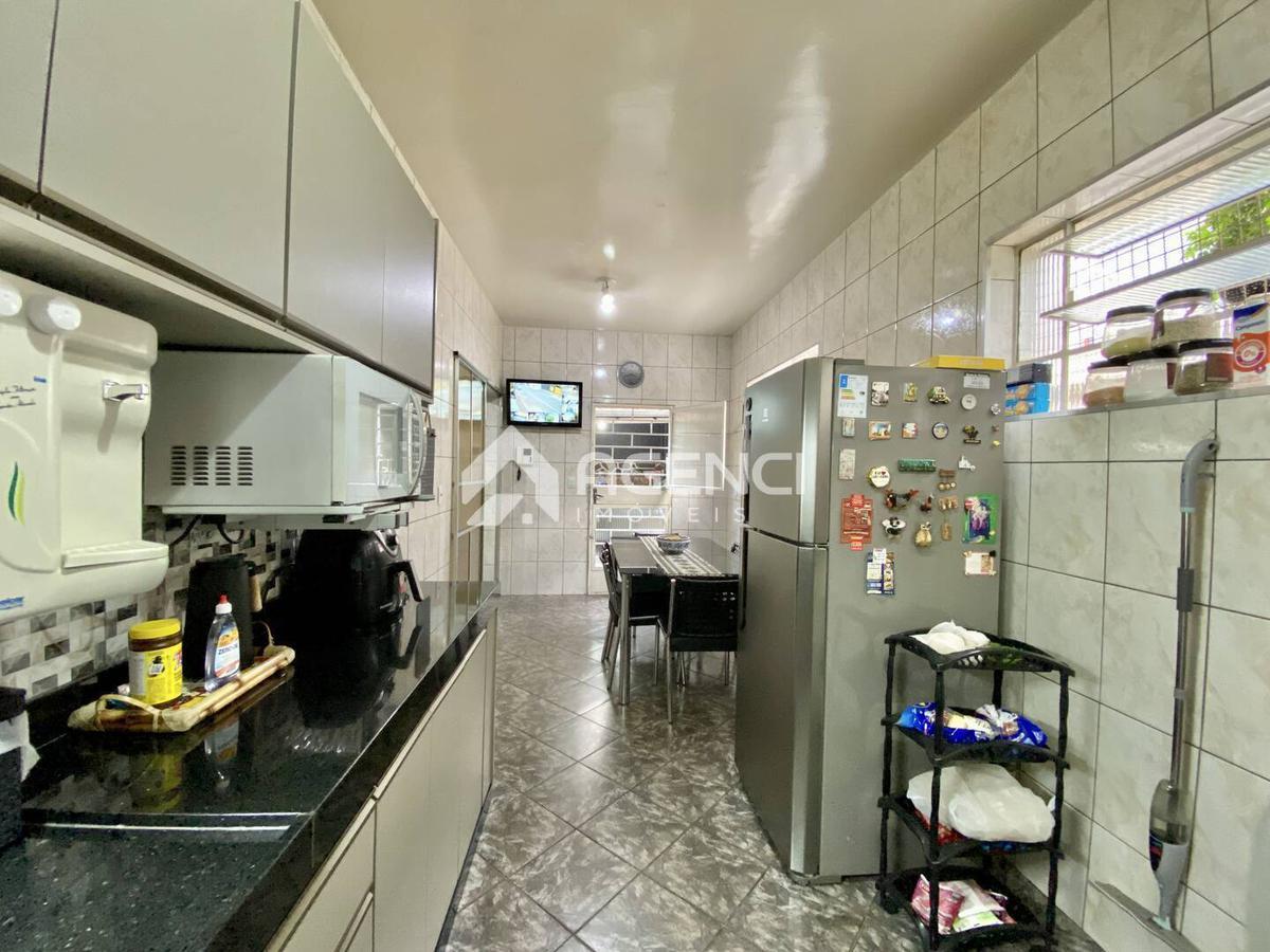 Casa, Santa Maria, 5 Quartos, 0 Vaga, 3 Suítes