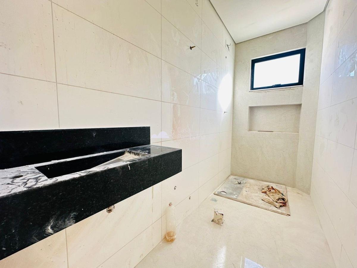 Casa, Santa Branca, 3 Quartos, 4 Vagas, 1 Suíte