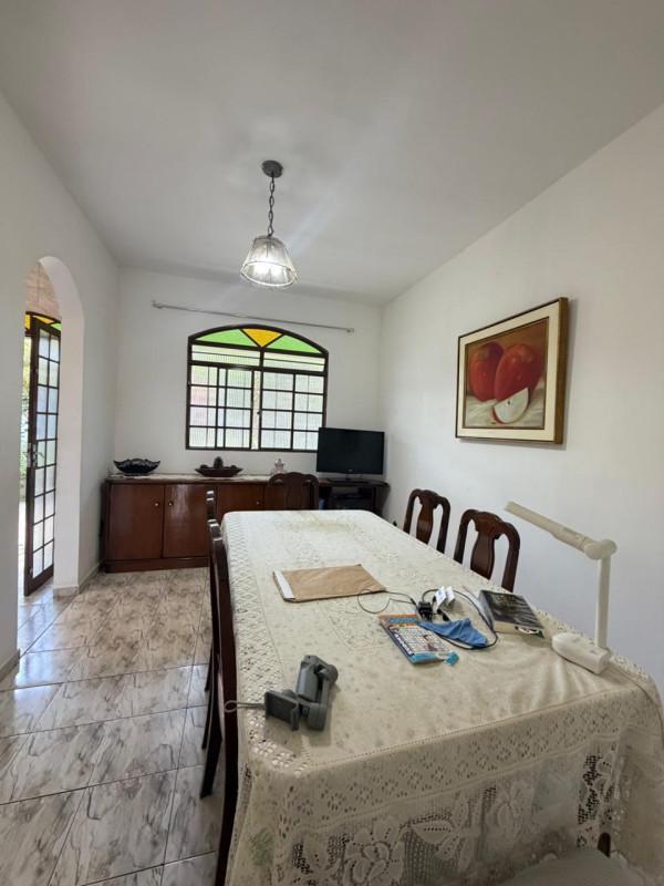 Casa, Castelo, 3 Quartos, 8 Vagas, 1 Suíte