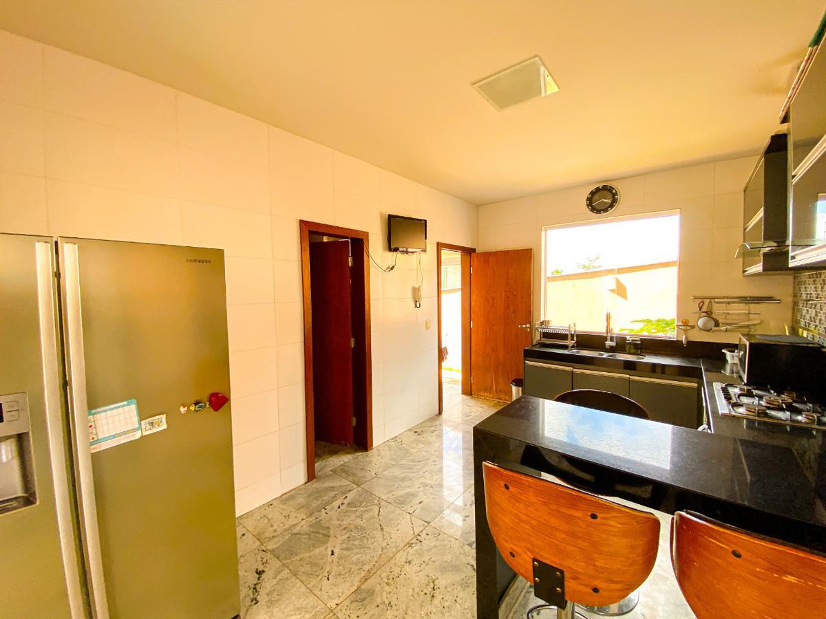 Casa, Trevo, 5 Quartos, 10 Vagas, 2 Suítes