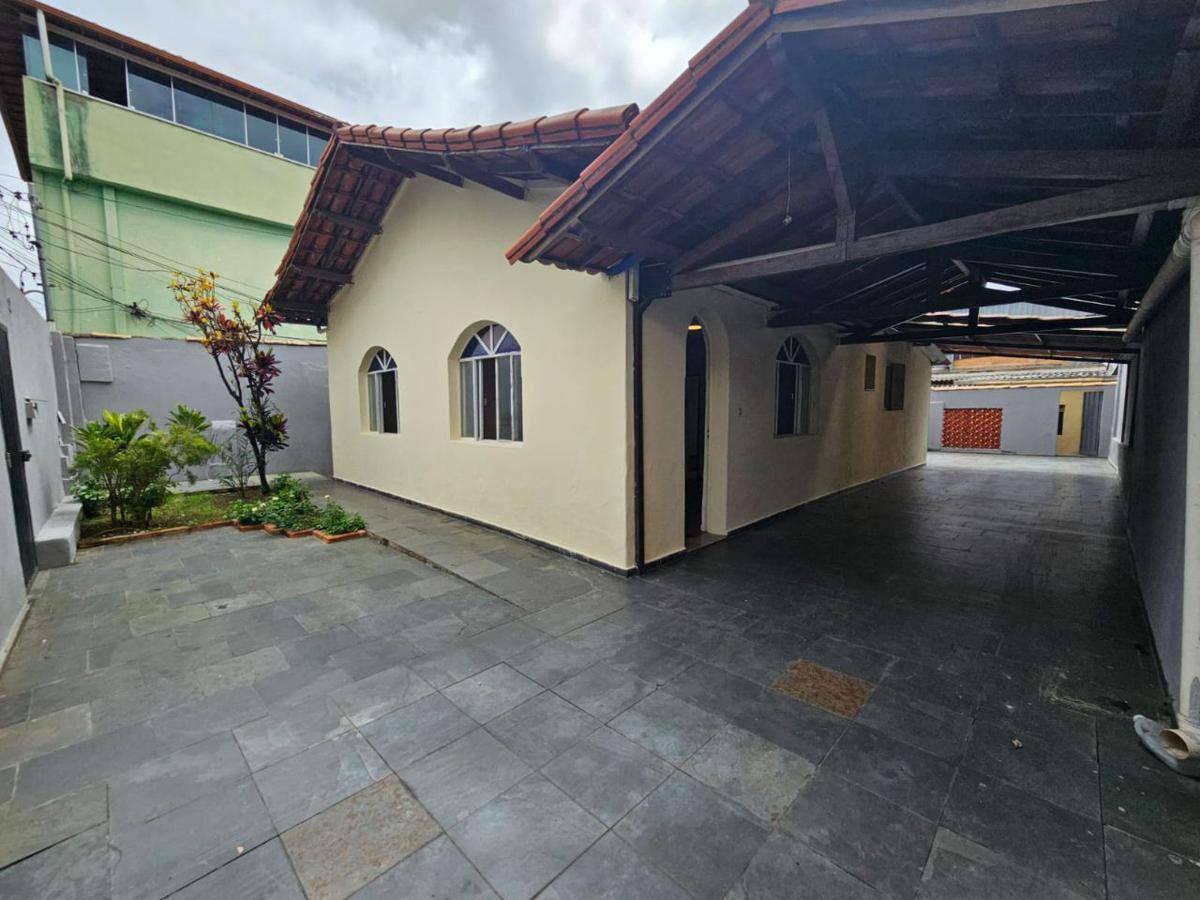 Casa, Santa Cruz, 3 Quartos, 5 Vagas, 1 Suíte