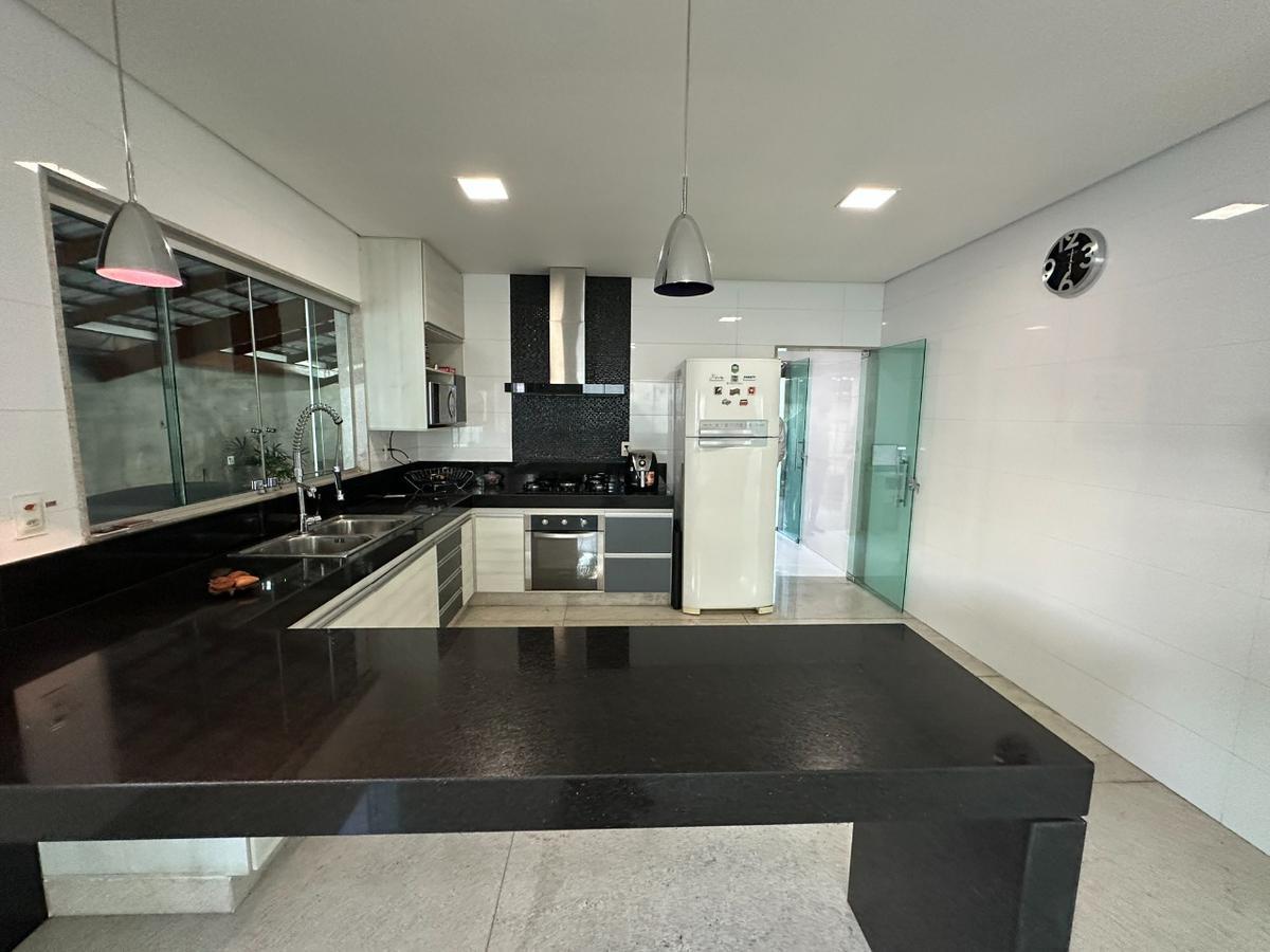 Casa, Céu Azul, 3 Quartos, 5 Vagas, 1 Suíte