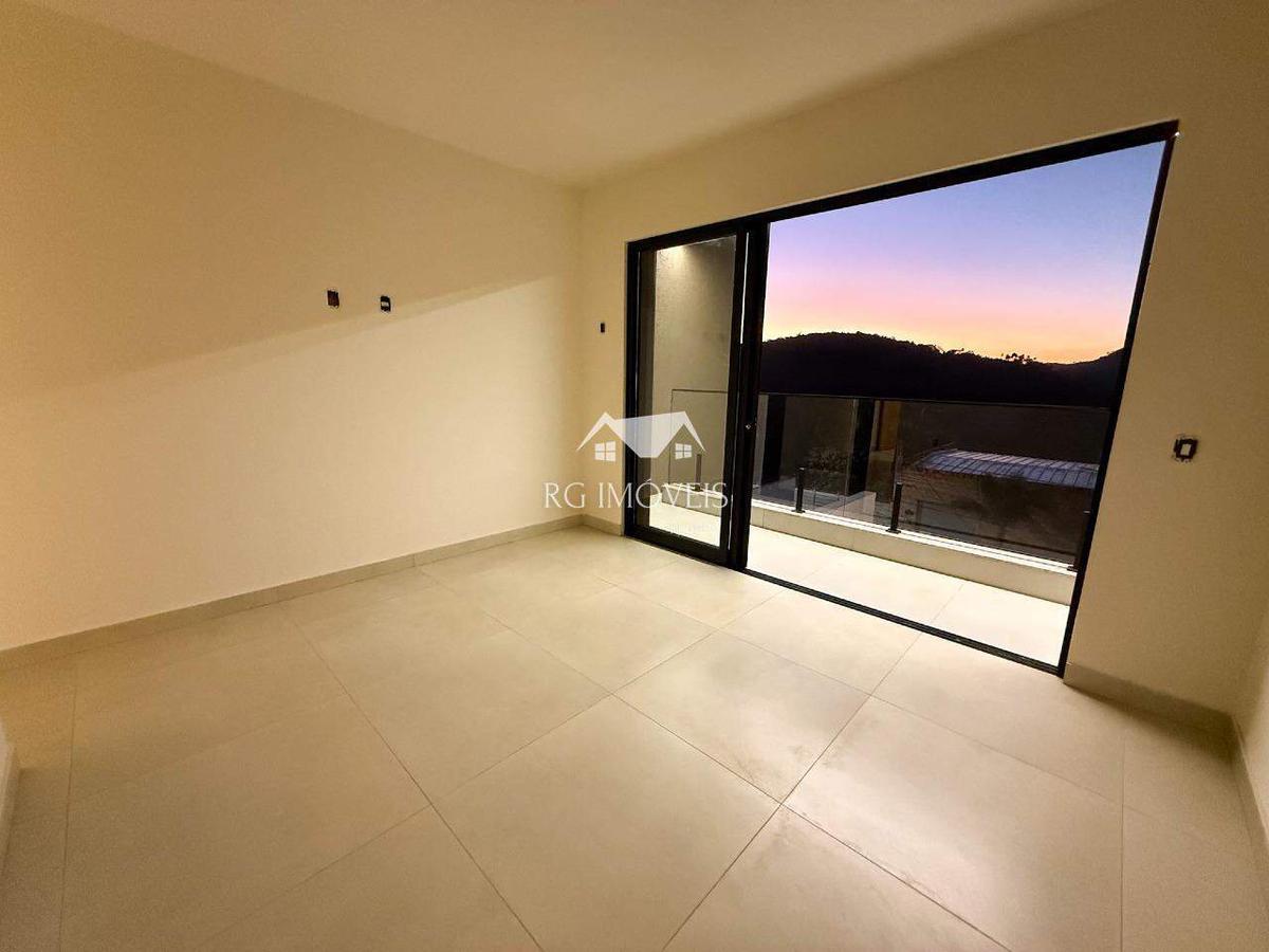 Casa, Masterville, 3 Quartos, 4 Vagas, 3 Suítes