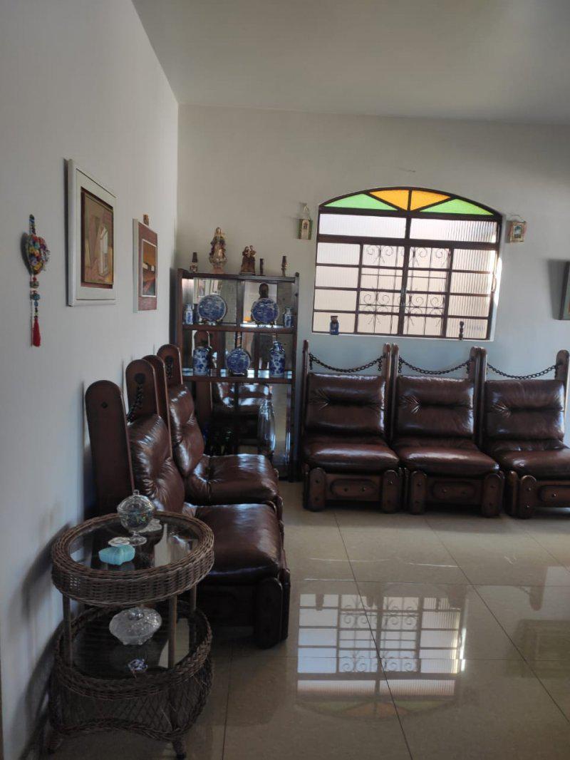 Casa, Camargos, 3 Quartos, 2 Vagas, 1 Suíte