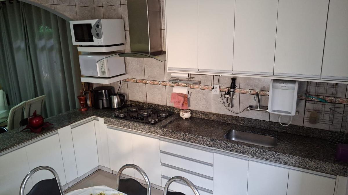 Casa, Industrial, 3 Quartos, 6 Vagas, 1 Suíte