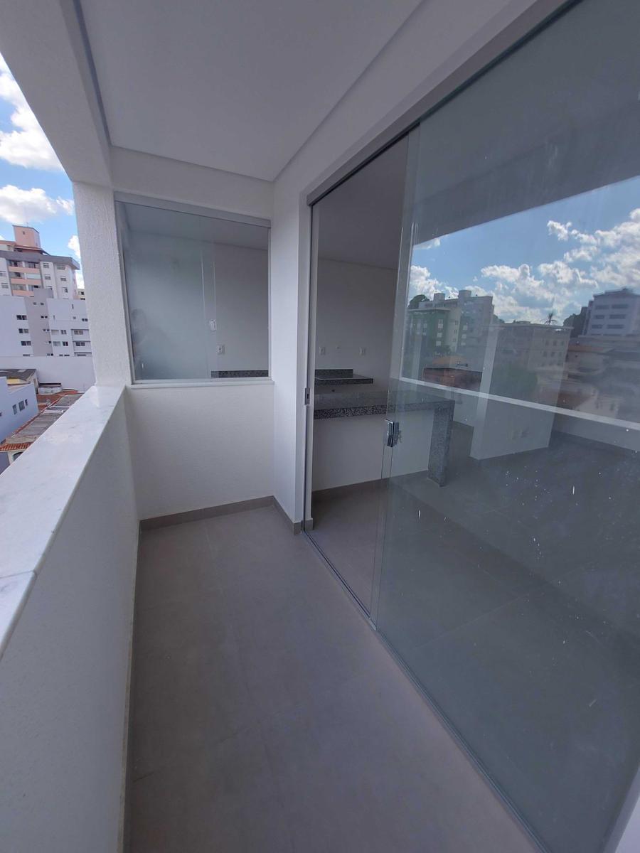 Apartamento, Sagrada Família, 2 Quartos, 2 Vagas, 1 Suíte