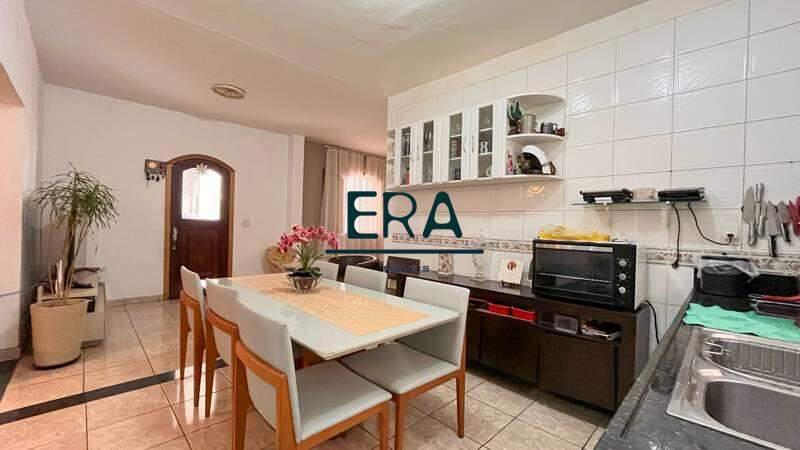 Casa, Buritis, 5 Quartos, 0 Vaga, 1 Suíte