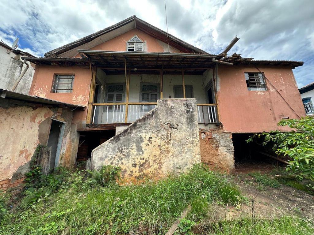 Casa, Centro, 6 Quartos, 0 Vaga