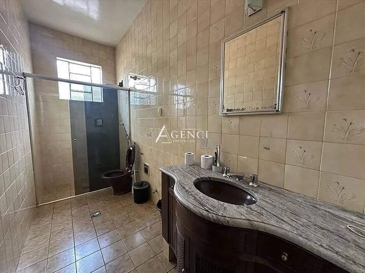 Casa, Califórnia, 4 Quartos, 0 Vaga, 1 Suíte
