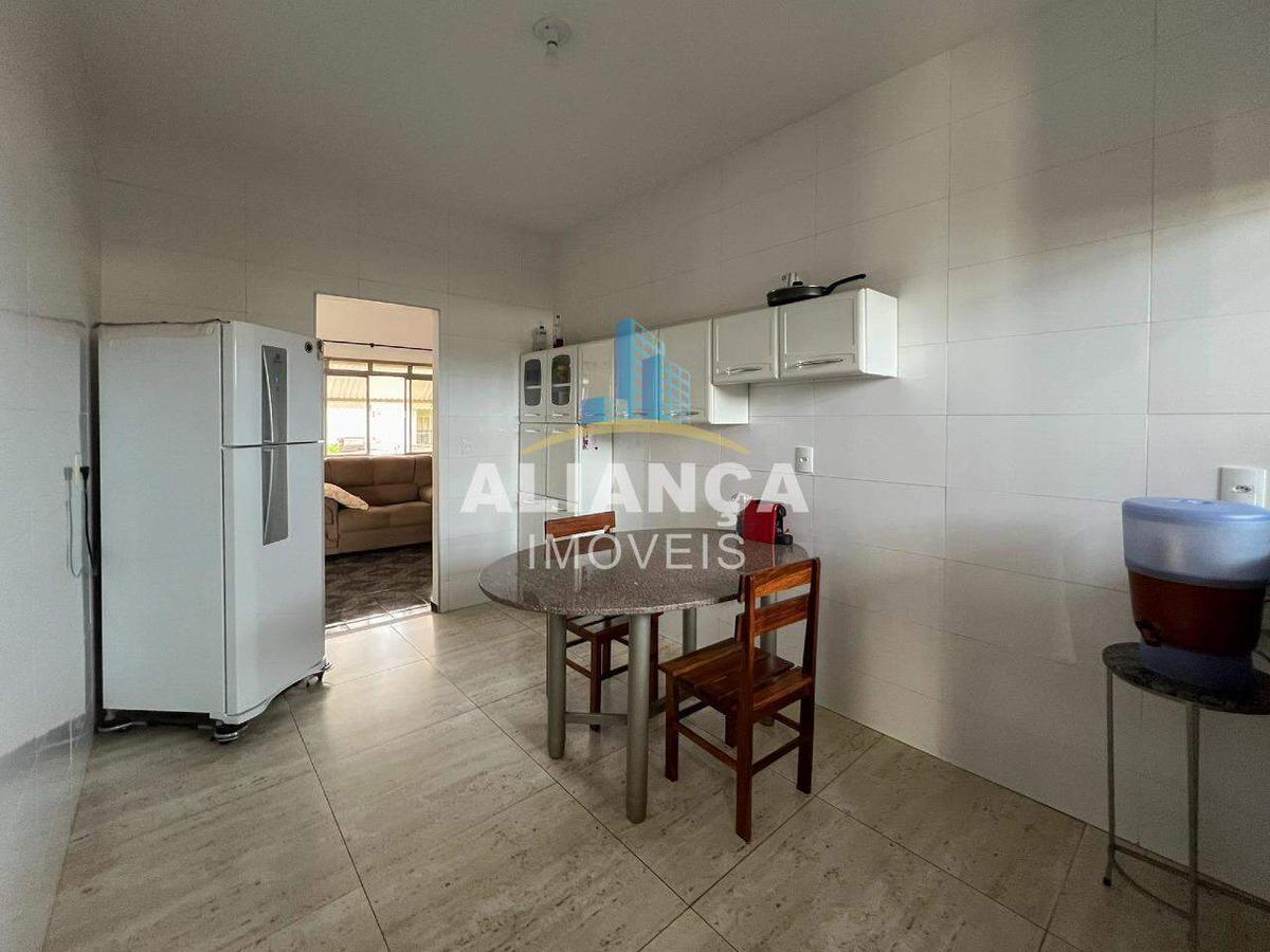 Casa, Centro, 4 Quartos, 1 Vaga, 1 Suíte