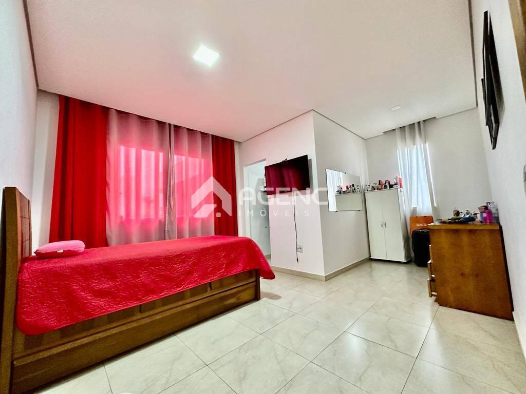 Casa, Cabral, 4 Quartos, 0 Vaga, 1 Suíte