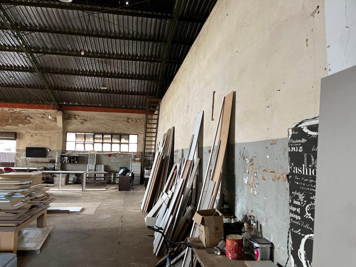 Galpão, São Francisco, 1 Quarto, 6 Vagas