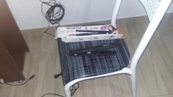 Um Prancha Alisadora da Marca Mondual Tour Maline Ceramic